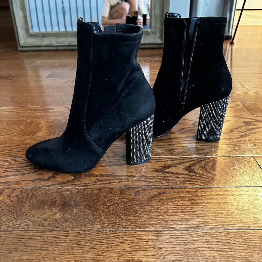 Elegant Black Suede Ankle Boots with Glitter Heel